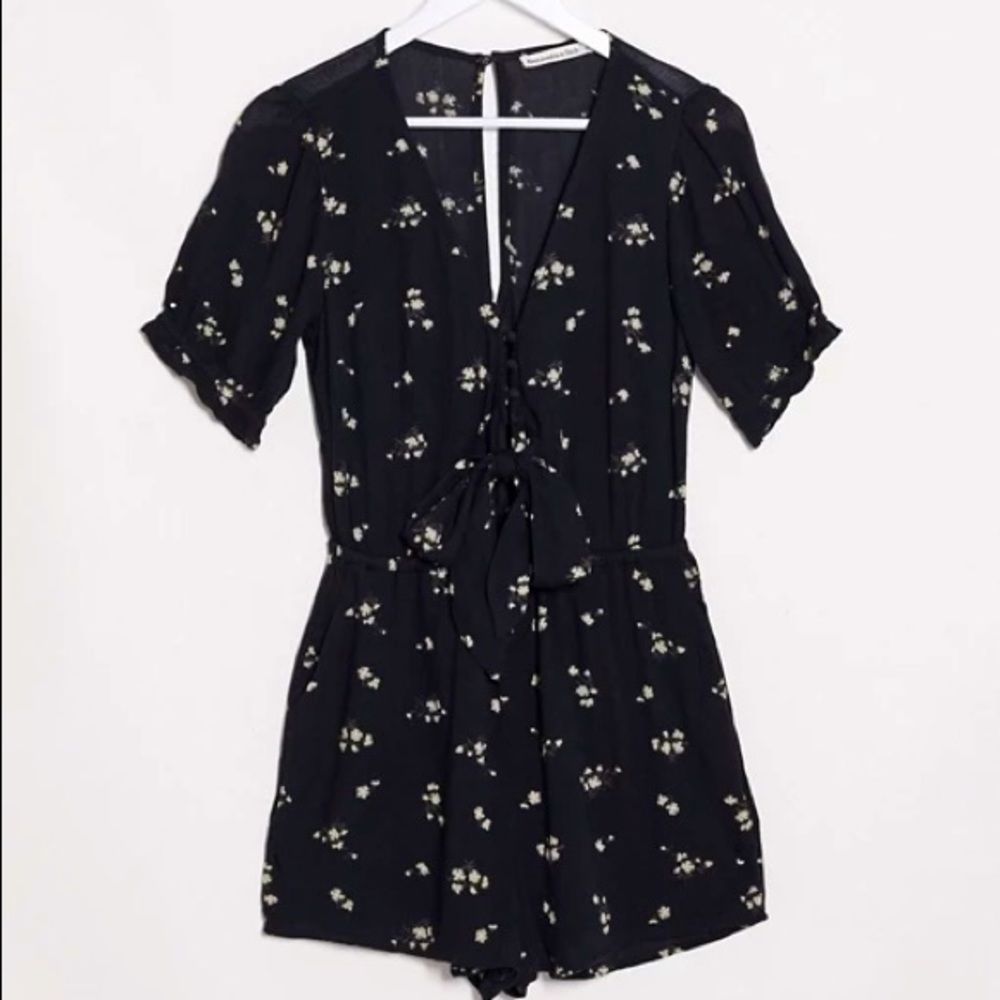 Abercrombie & Fitch tie front floral romper